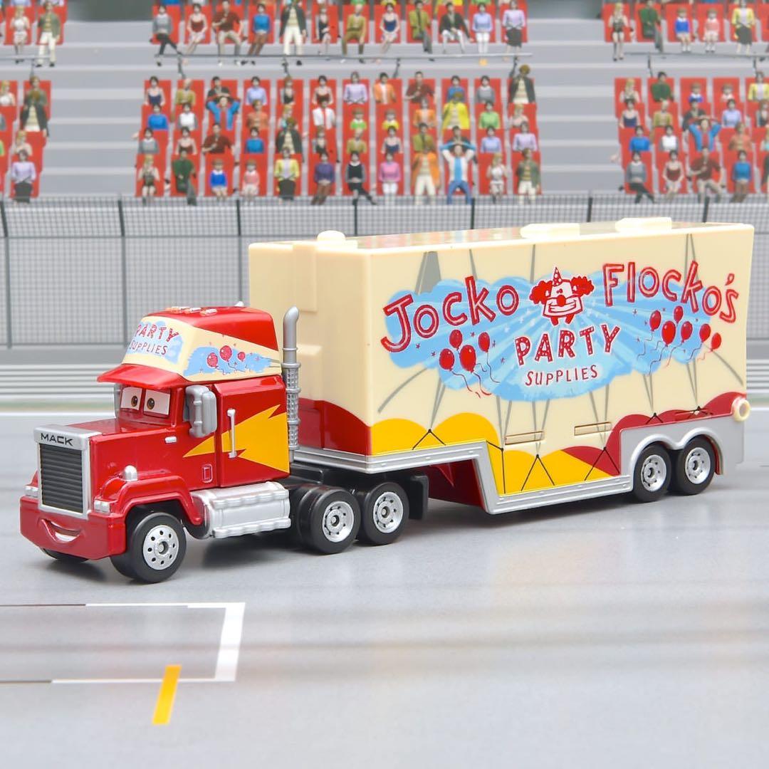 【トイザらス限定 廃盤品】カーズ トミカ 「マック(コスチュームタイプ)」