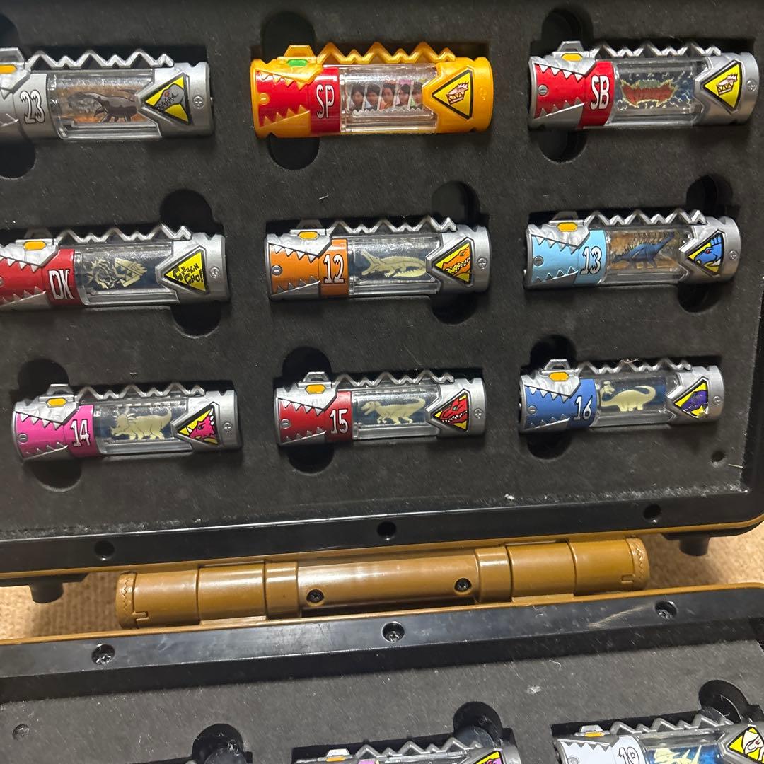 獣電戦隊キョウリュウジャー　ガブリボルバー　ミニティラガブリカリバー獣電池23本