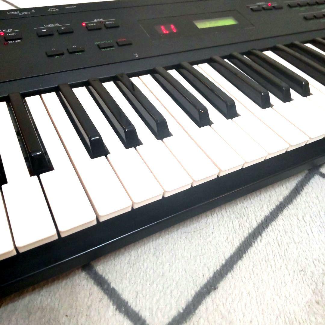 ヤマハ ミュージック ベクター シンセサイザー SY22 キーボード