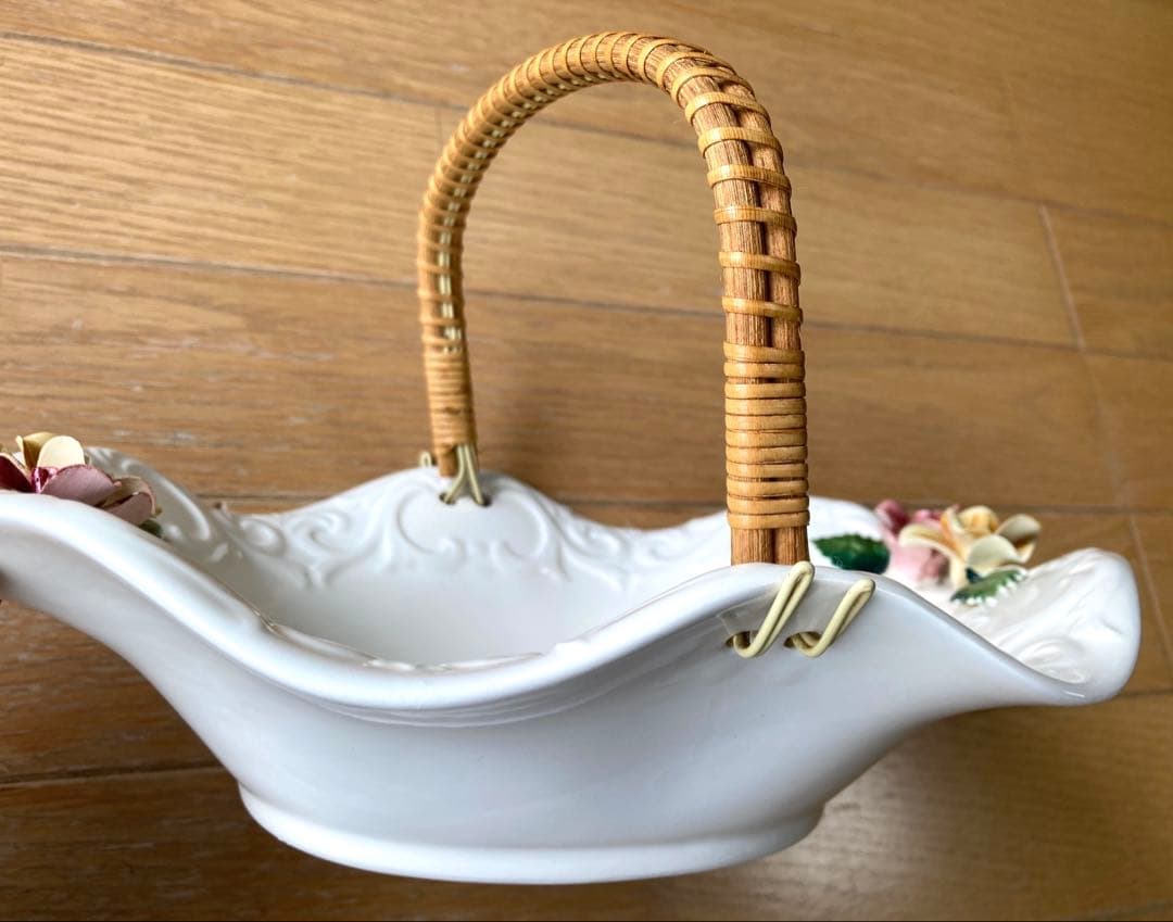 【昭和レトロ】花飾り付き 陶器製 バスケット 菓器 菓子入れ