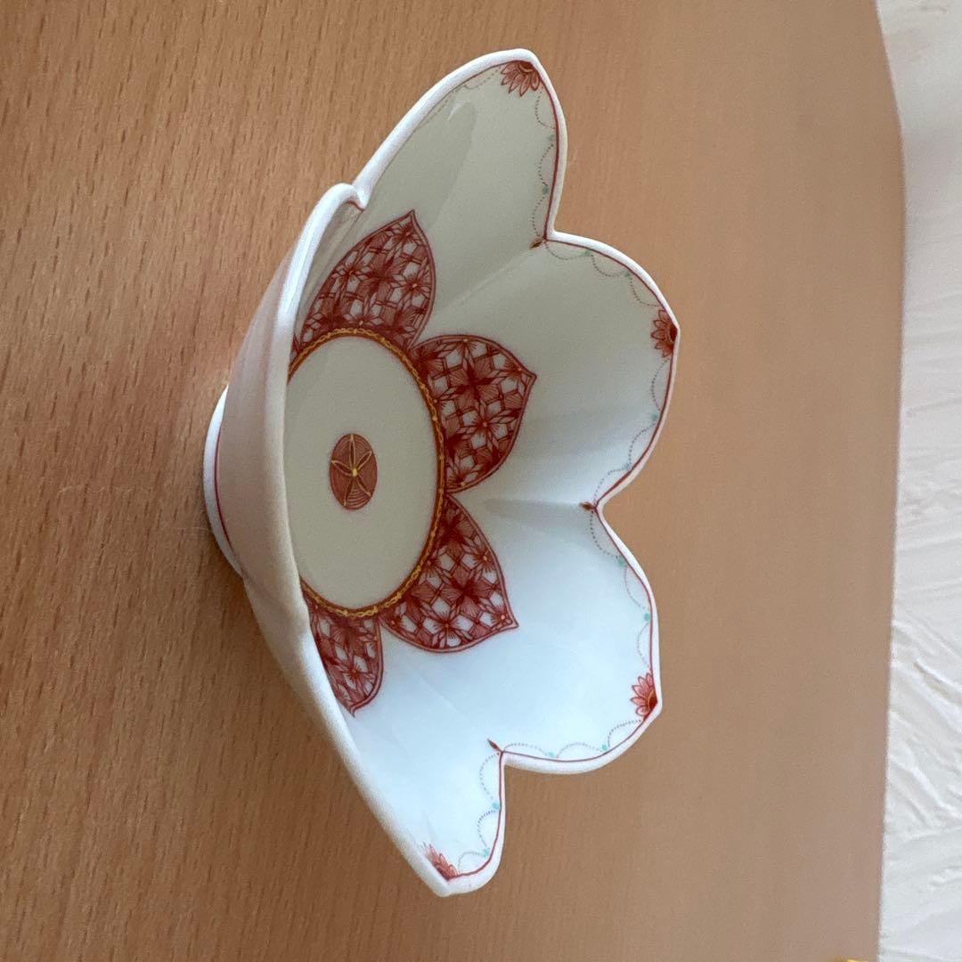 種田真紀　赤絵細描菱文桔梗型小鉢