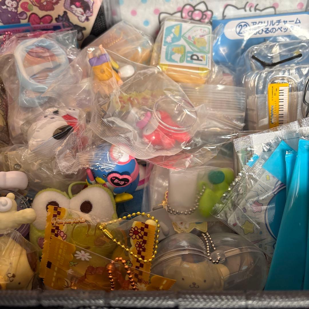 サンリオキャラクター100点キティちゃんシナモンポムポムポチャッコなど沢山