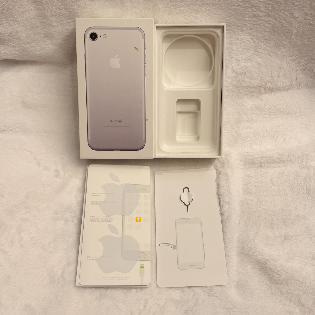 【極美品】iPhone7シルバー32GB SIMフリー バッテリー98%初期化済