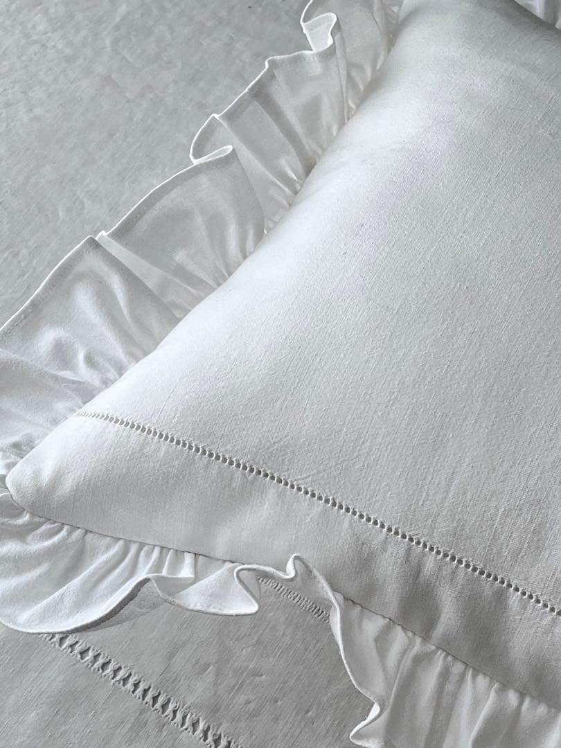 【美品】フランスアンティーク ML手刺繍リネン フリルクッション[3403]