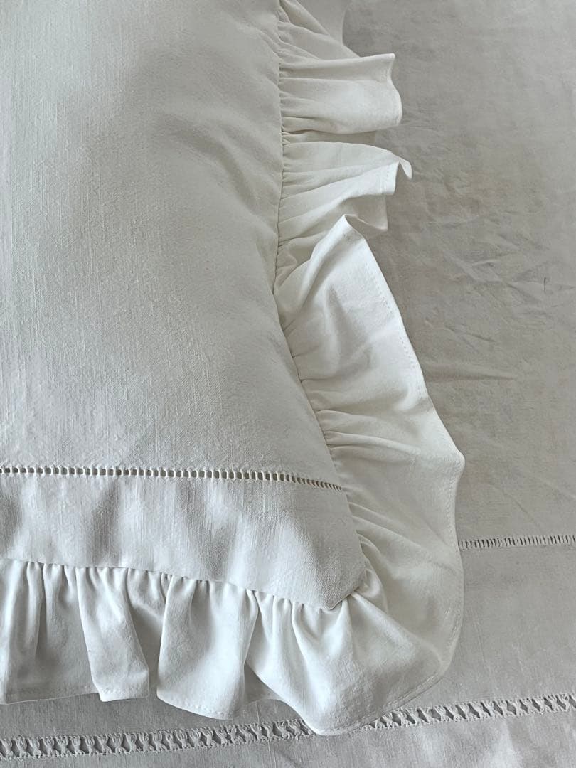 【美品】フランスアンティーク ML手刺繍リネン フリルクッション[3403]