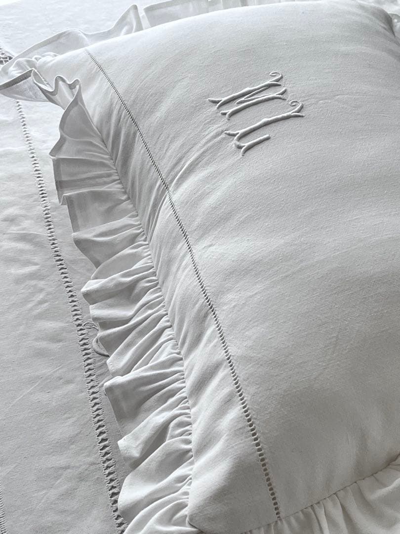 【美品】フランスアンティーク ML手刺繍リネン フリルクッション[3403]