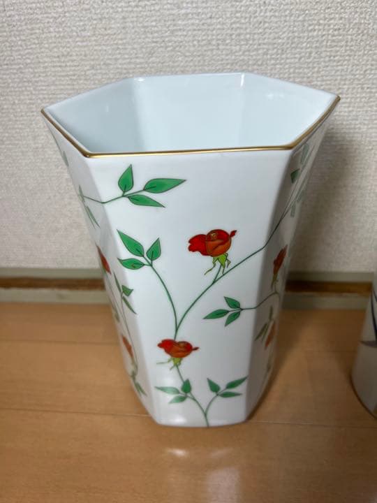 224 香蘭社　六角型花瓶1 　露草花瓶1