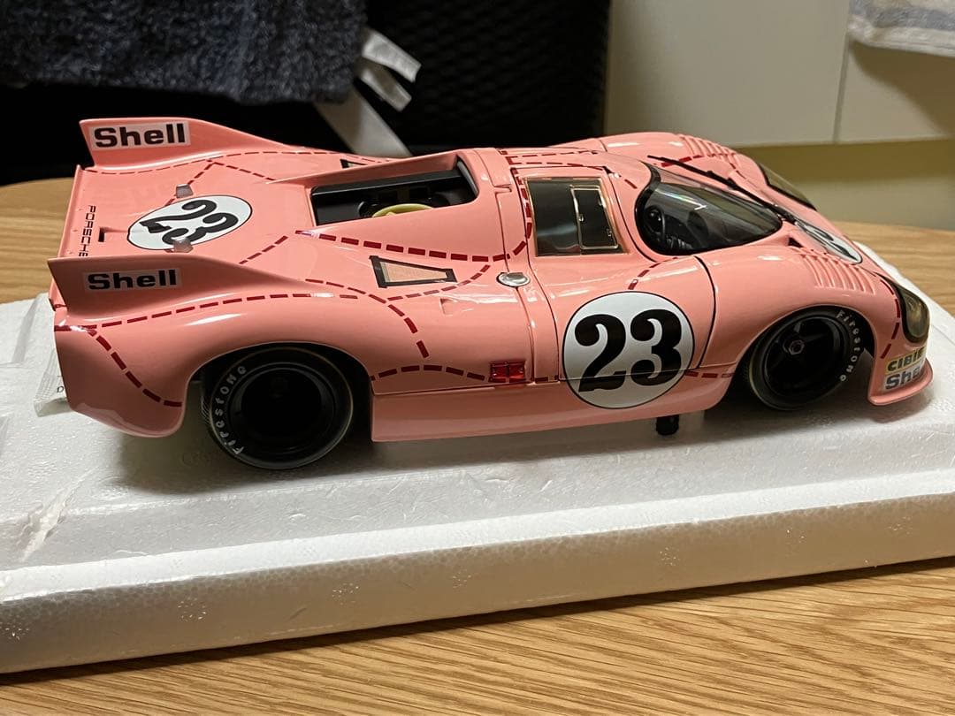 週末特価　ミニチャンプス　1/18 ポルシェ　917/20 ピンクピッグ