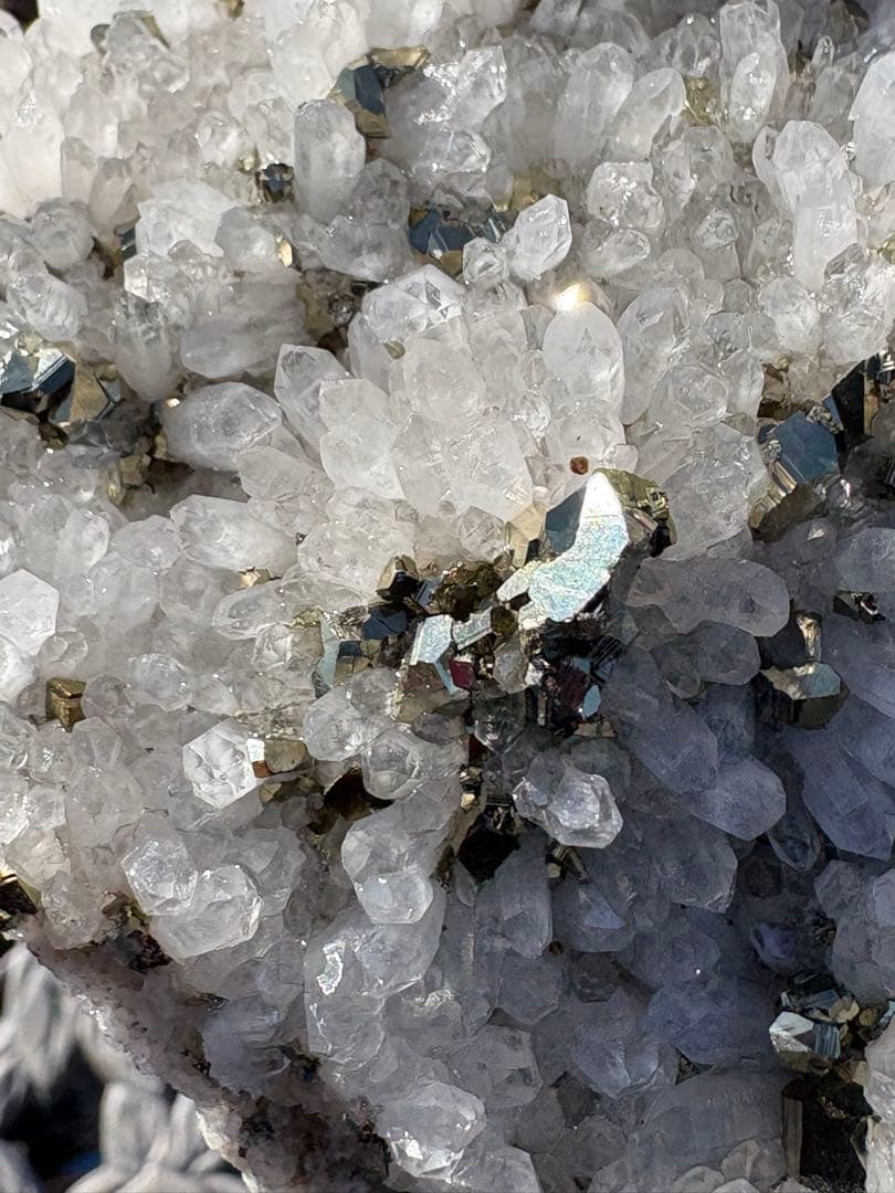 ❤️ 買い得　銅と共生　水晶　0.8kg 可愛い　キラキラ　クラスター 屏風