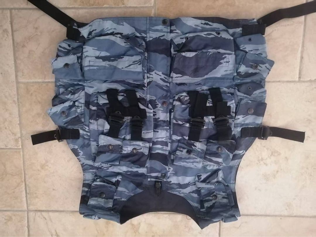 迷彩 タクティカルベスト
