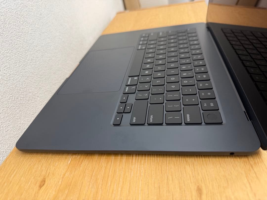 美品：MacBook Air 15インチ M2/16GB/1TB ミッドナイト