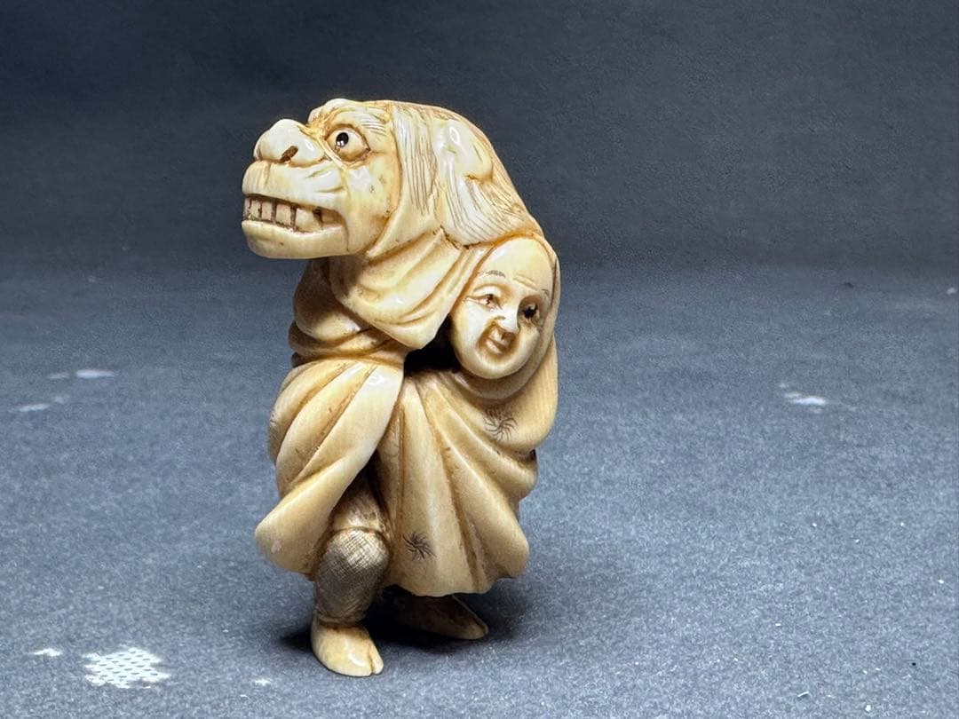 極上　根付　天然素材　アンティーク　骨董　飾り物　古美術品　 置物　細密細工