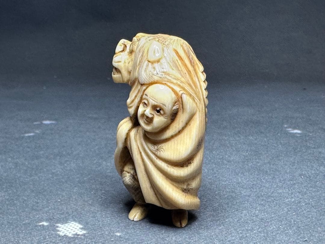 極上　根付　天然素材　アンティーク　骨董　飾り物　古美術品　 置物　細密細工