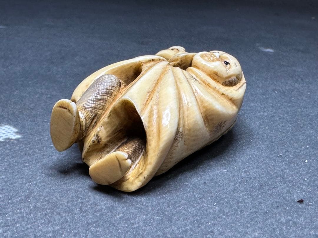 極上　根付　天然素材　アンティーク　骨董　飾り物　古美術品　 置物　細密細工