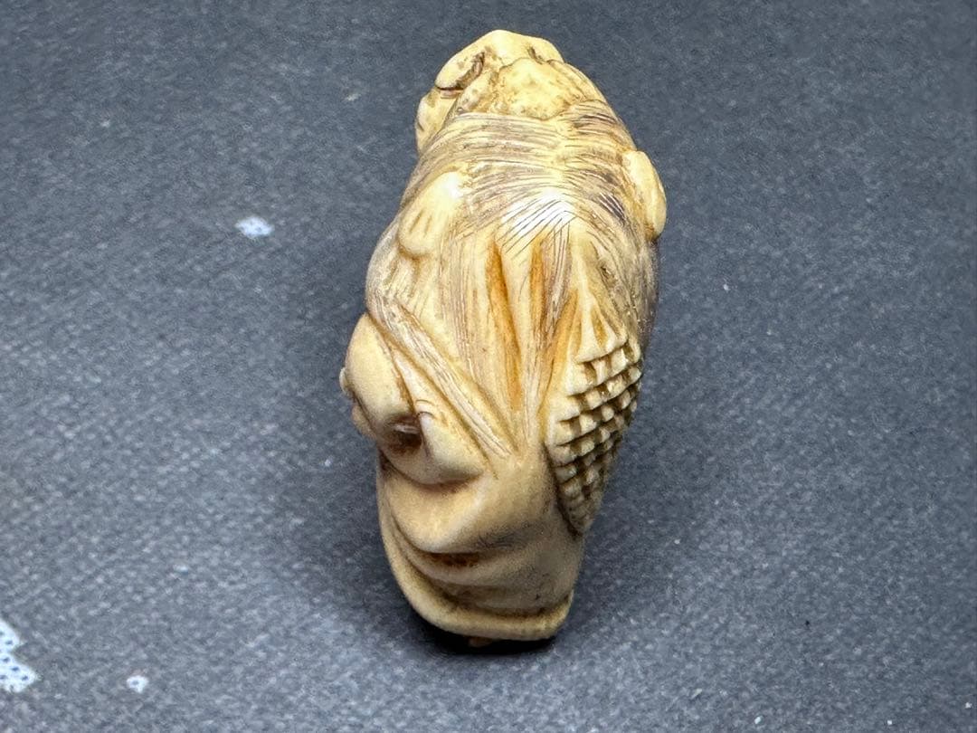 極上　根付　天然素材　アンティーク　骨董　飾り物　古美術品　 置物　細密細工