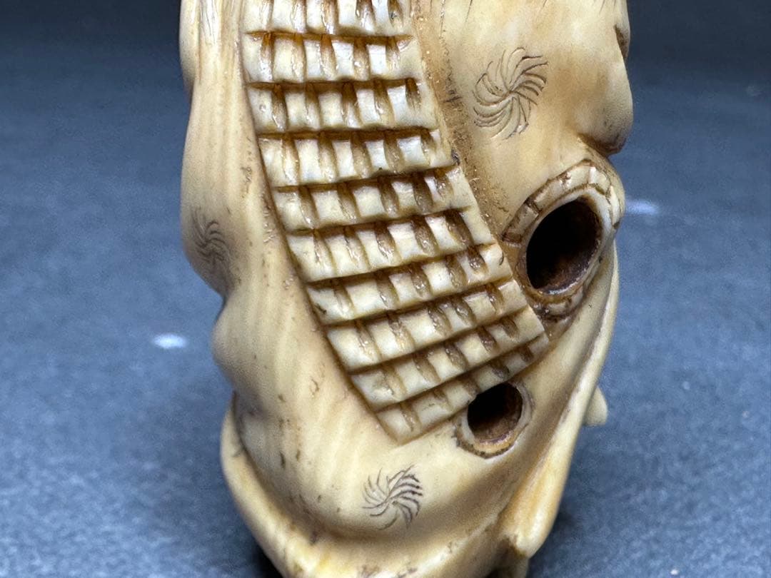 極上　根付　天然素材　アンティーク　骨董　飾り物　古美術品　 置物　細密細工