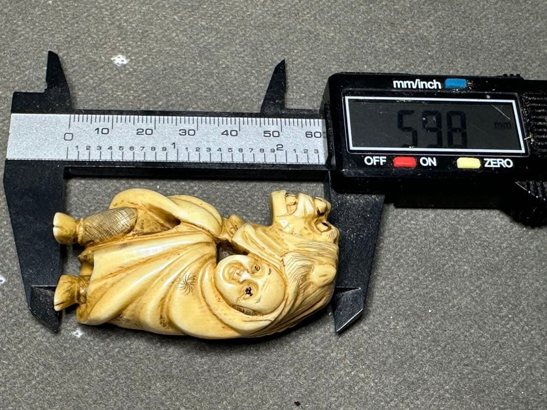 極上　根付　天然素材　アンティーク　骨董　飾り物　古美術品　 置物　細密細工