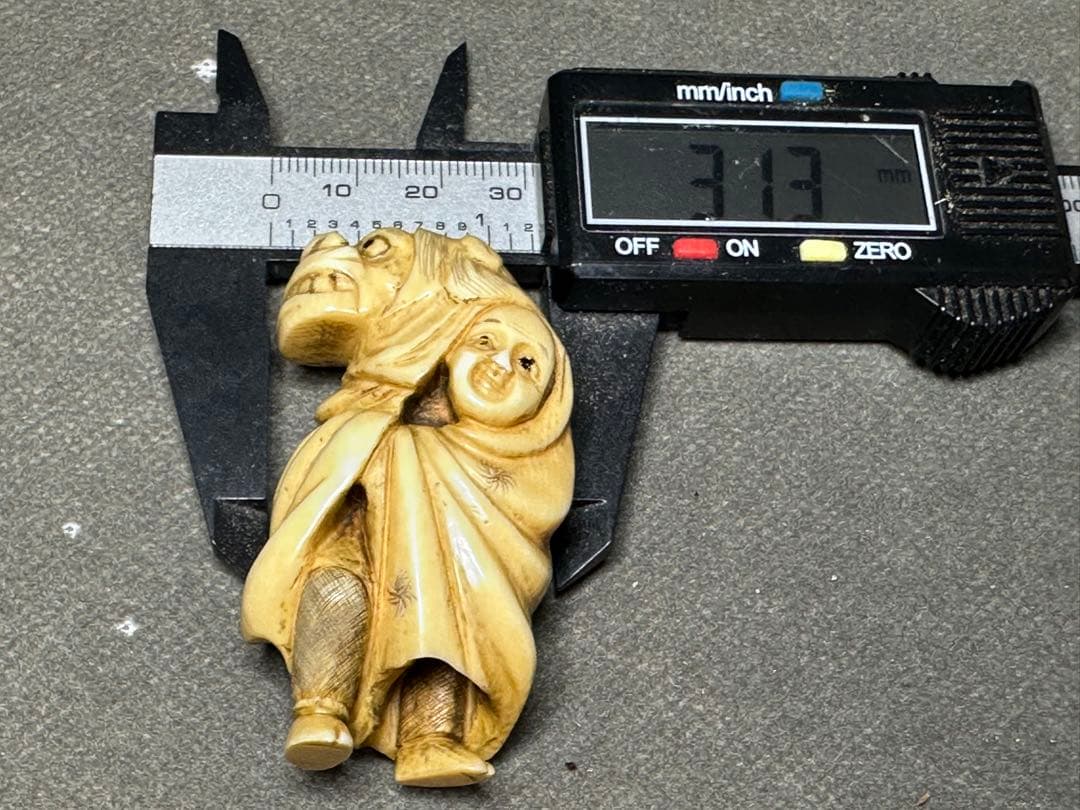 極上　根付　天然素材　アンティーク　骨董　飾り物　古美術品　 置物　細密細工