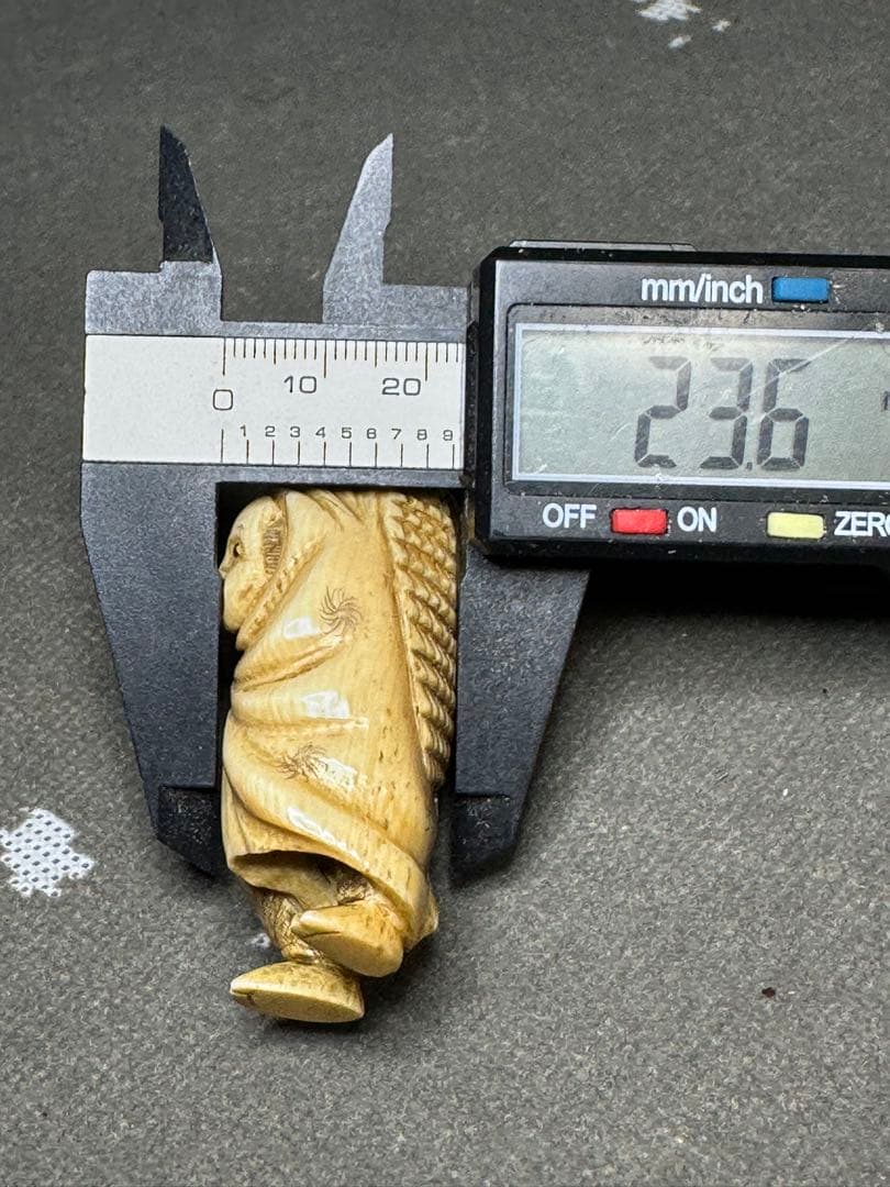 極上　根付　天然素材　アンティーク　骨董　飾り物　古美術品　 置物　細密細工