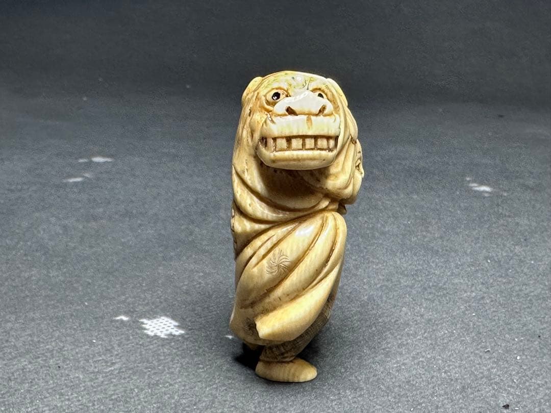 極上　根付　天然素材　アンティーク　骨董　飾り物　古美術品　 置物　細密細工