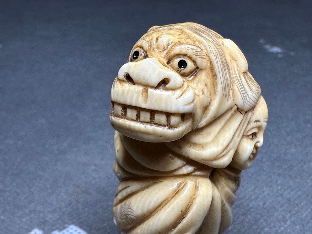 極上　根付　天然素材　アンティーク　骨董　飾り物　古美術品　 置物　細密細工