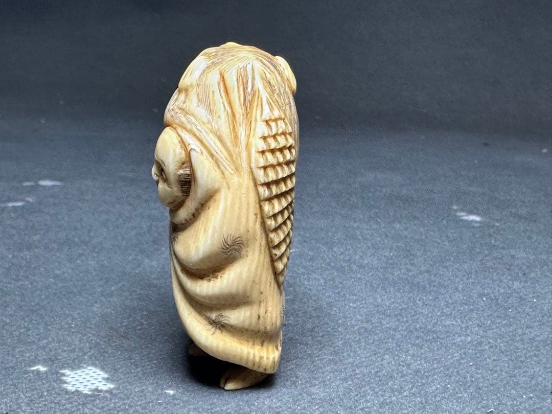 極上　根付　天然素材　アンティーク　骨董　飾り物　古美術品　 置物　細密細工