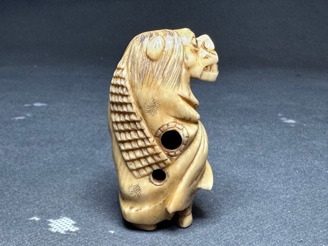 極上　根付　天然素材　アンティーク　骨董　飾り物　古美術品　 置物　細密細工