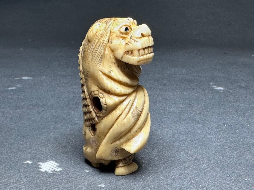 極上　根付　天然素材　アンティーク　骨董　飾り物　古美術品　 置物　細密細工