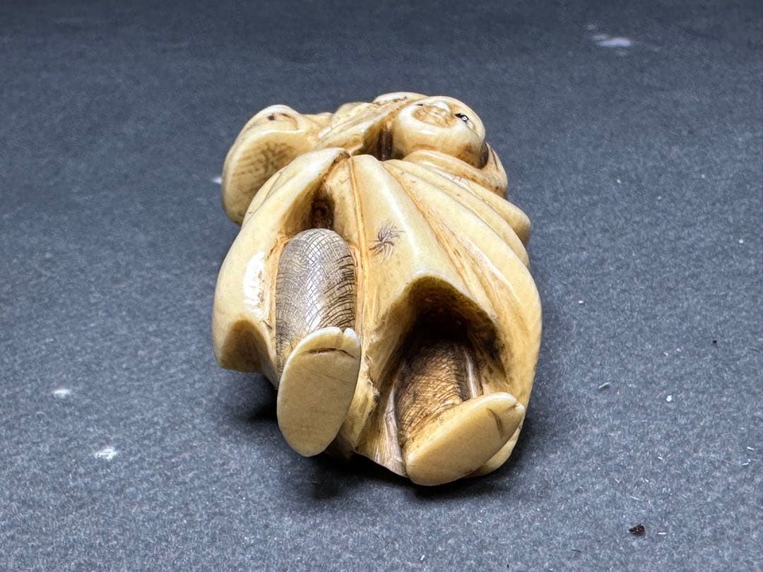 極上　根付　天然素材　アンティーク　骨董　飾り物　古美術品　 置物　細密細工