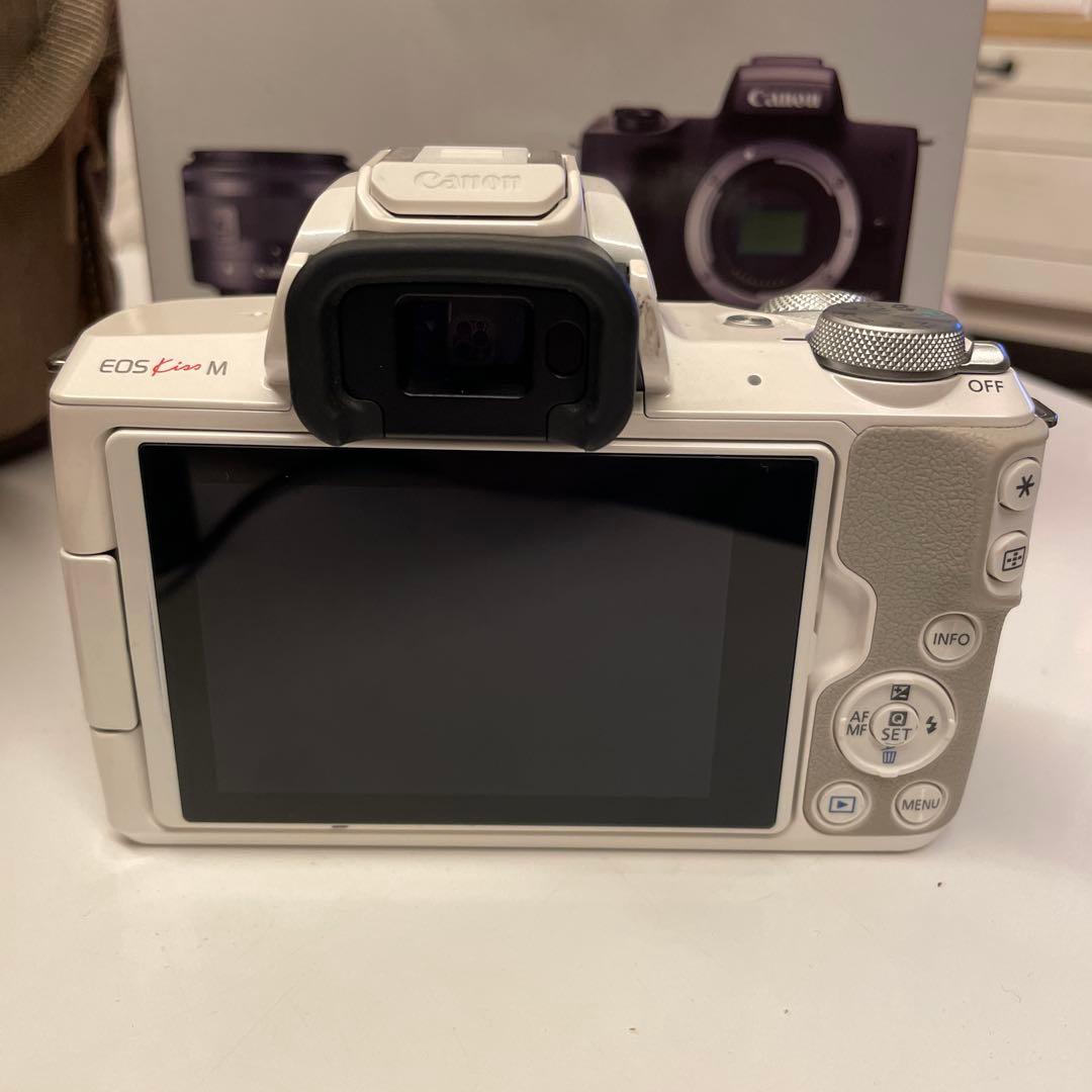 Canon EOS Kiss M ホワイト 本体と付属品