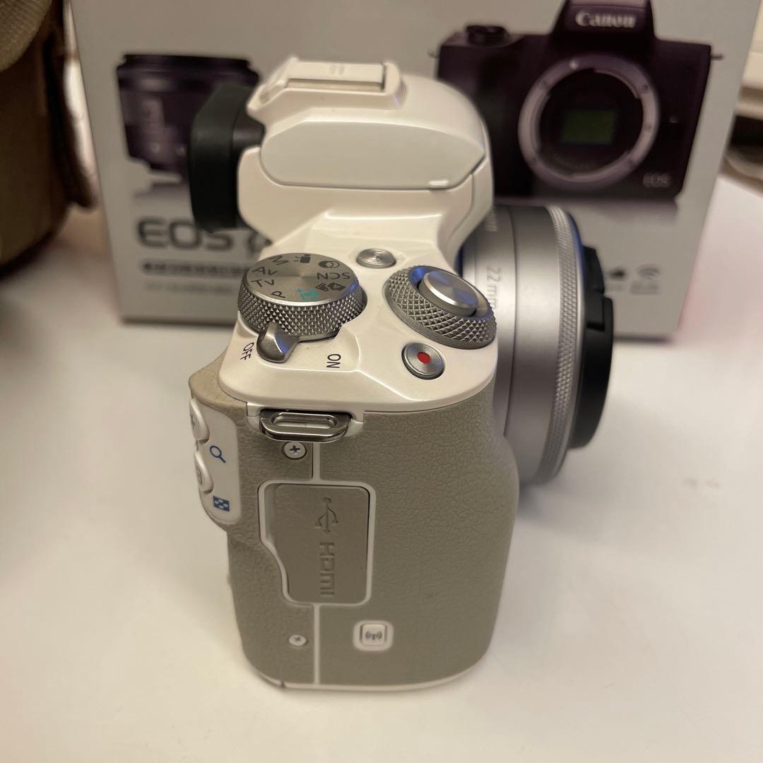 Canon EOS Kiss M ホワイト 本体と付属品