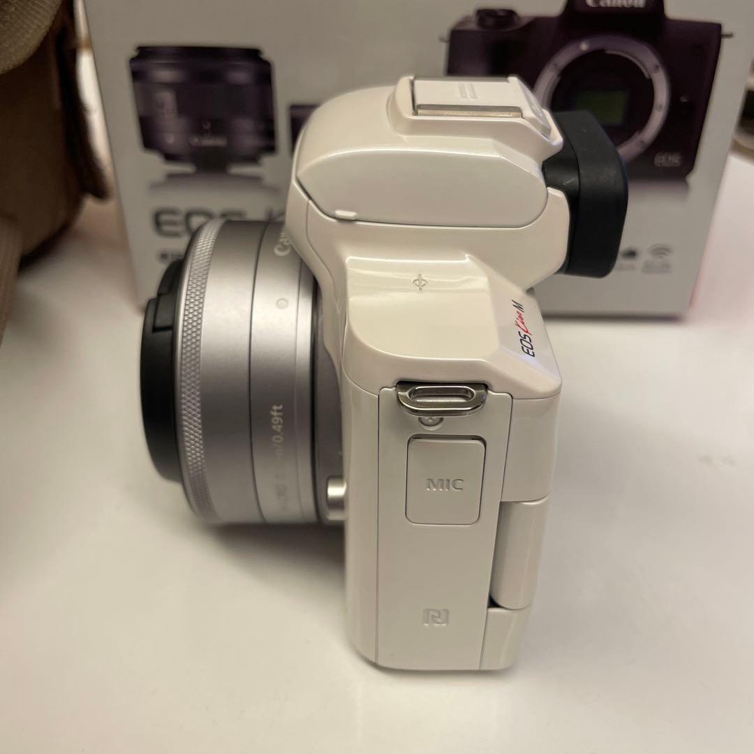 Canon EOS Kiss M ホワイト 本体と付属品