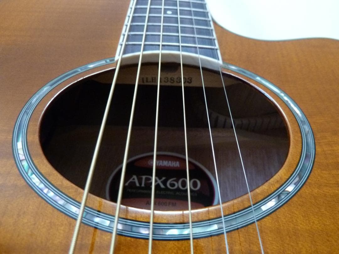YAMAHA エレアコ　APX600FM