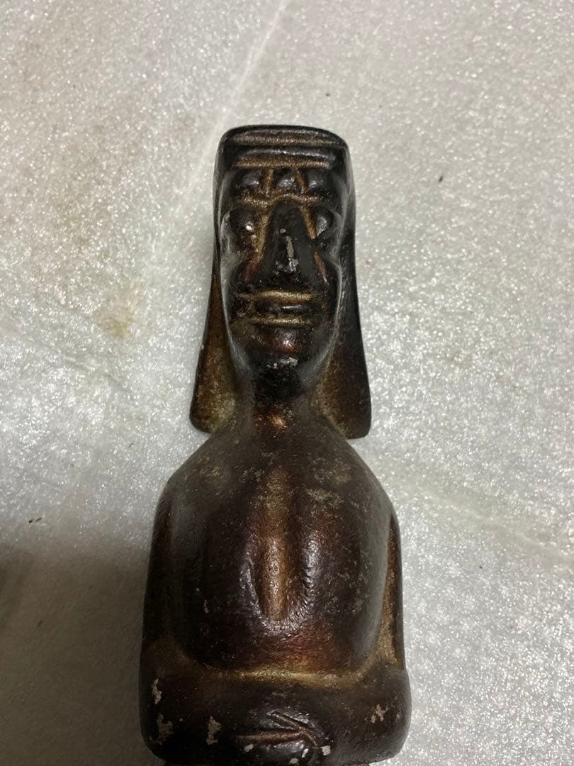 鉄製／男性像。モアイ風。【高さ／約、25cmくらいのものとなります】