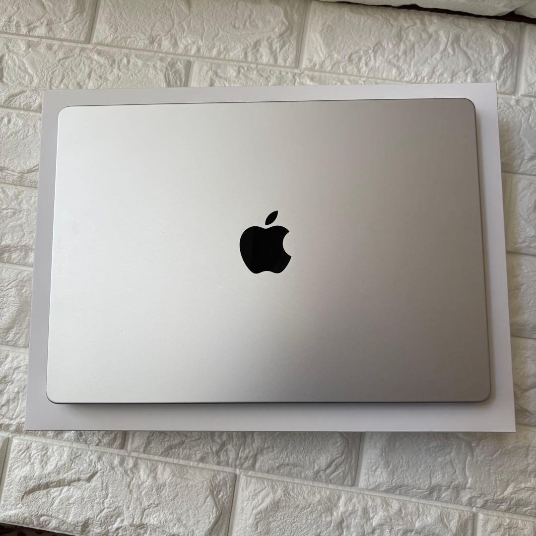 ほぼ未使用　MacBook Pro 14インチ M4 16GB 1TB おまけ有