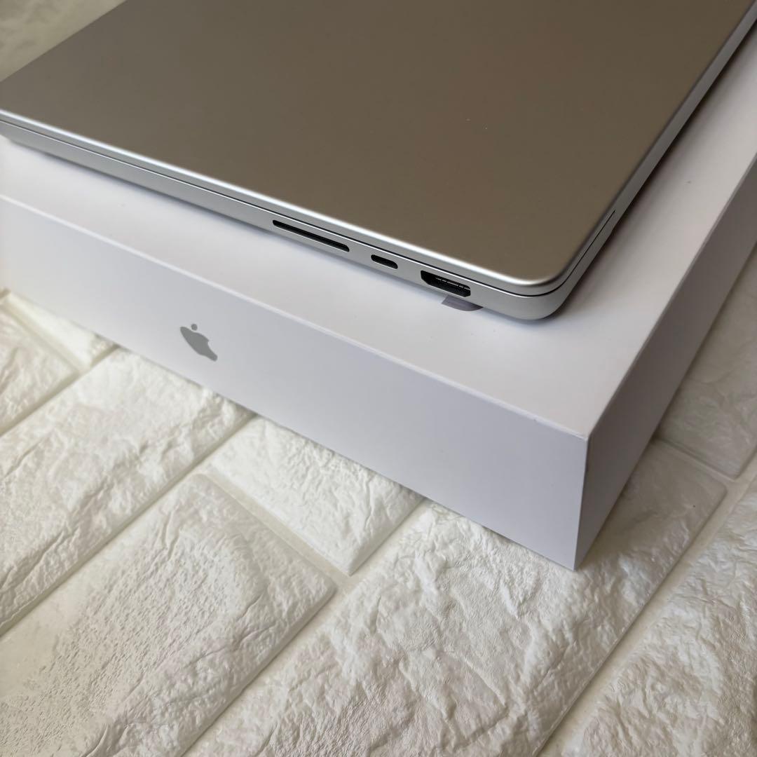 ほぼ未使用　MacBook Pro 14インチ M4 16GB 1TB おまけ有