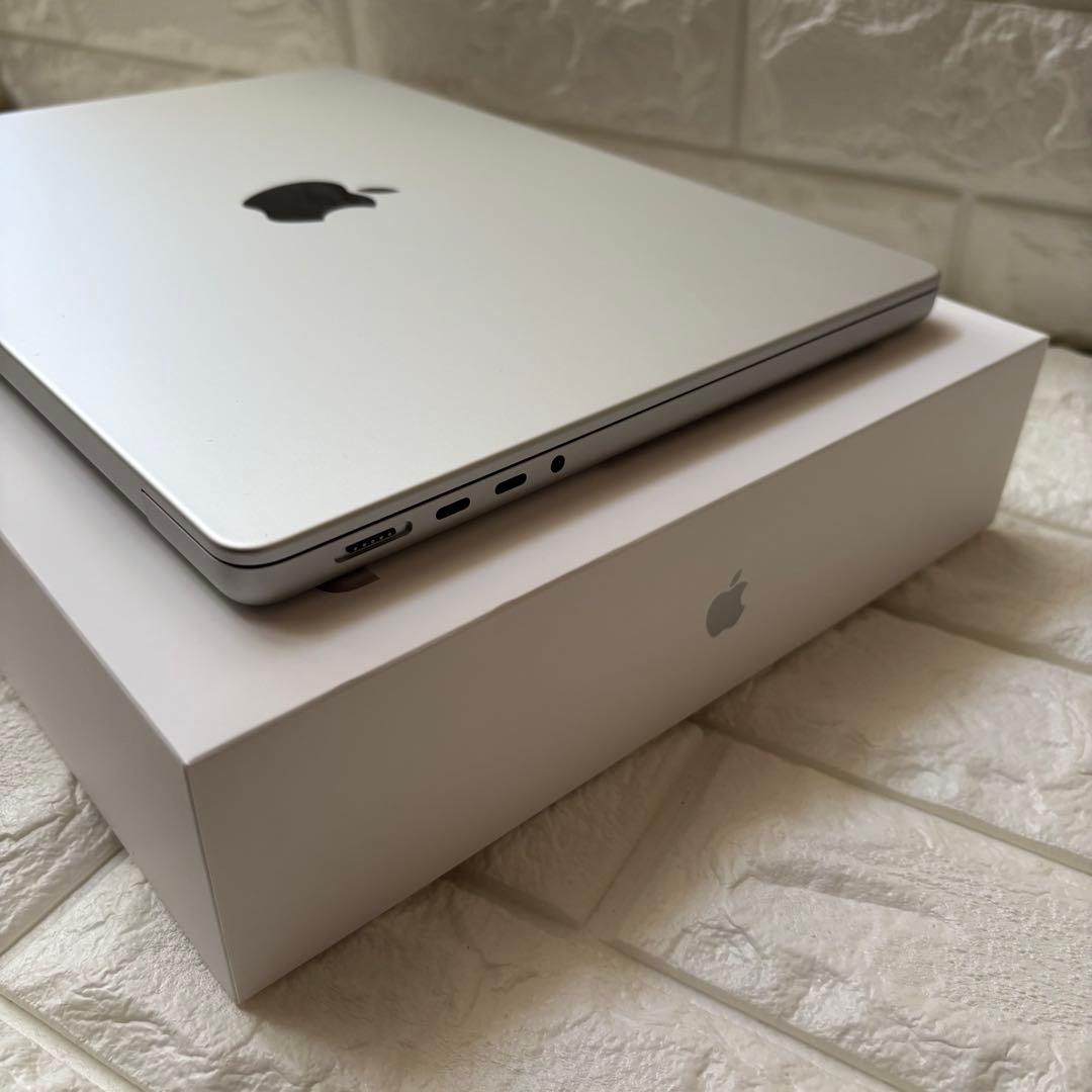 ほぼ未使用　MacBook Pro 14インチ M4 16GB 1TB おまけ有