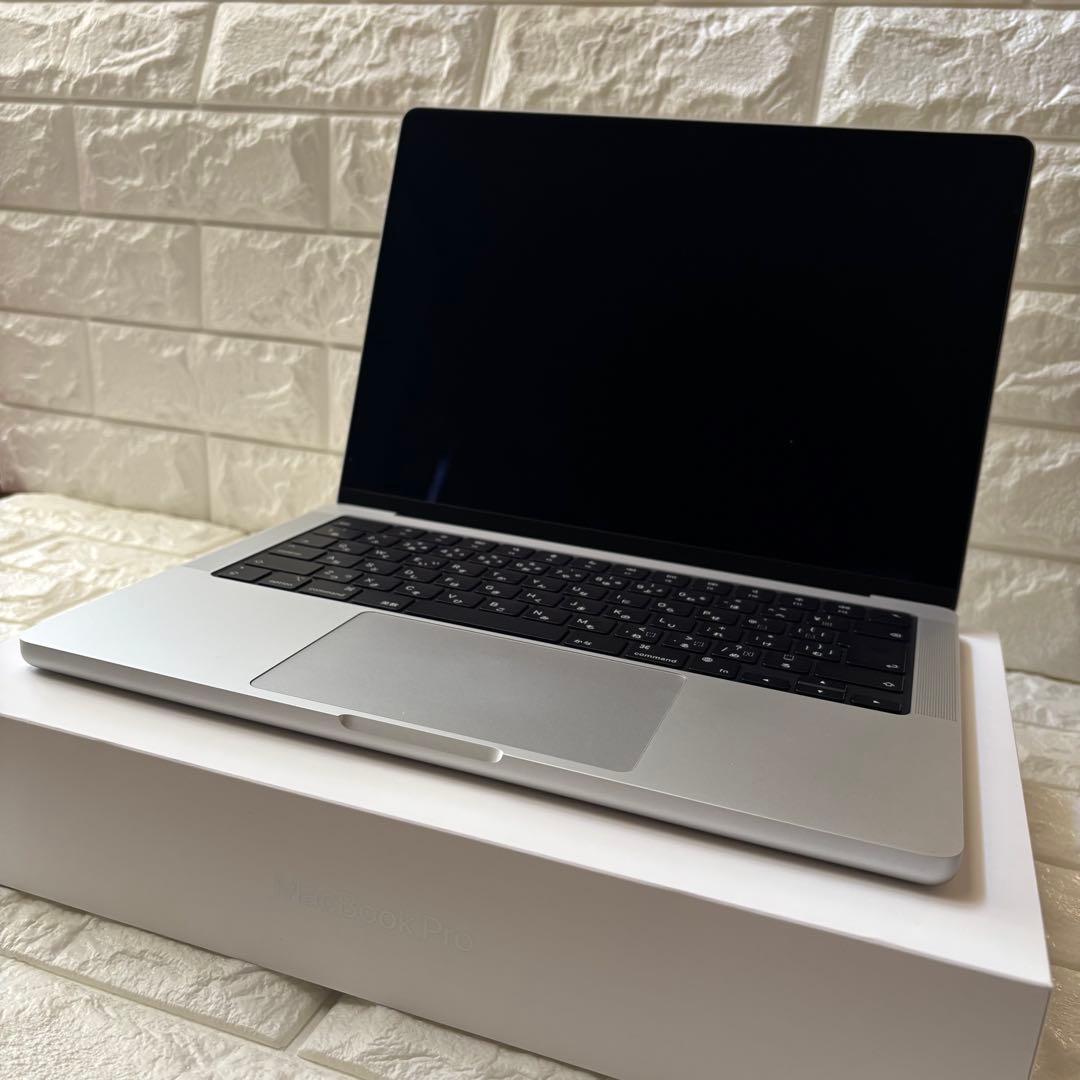 ほぼ未使用　MacBook Pro 14インチ M4 16GB 1TB おまけ有