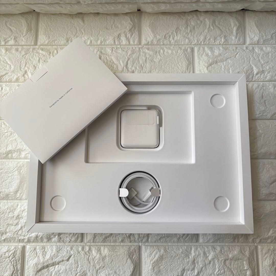 ほぼ未使用　MacBook Pro 14インチ M4 16GB 1TB おまけ有