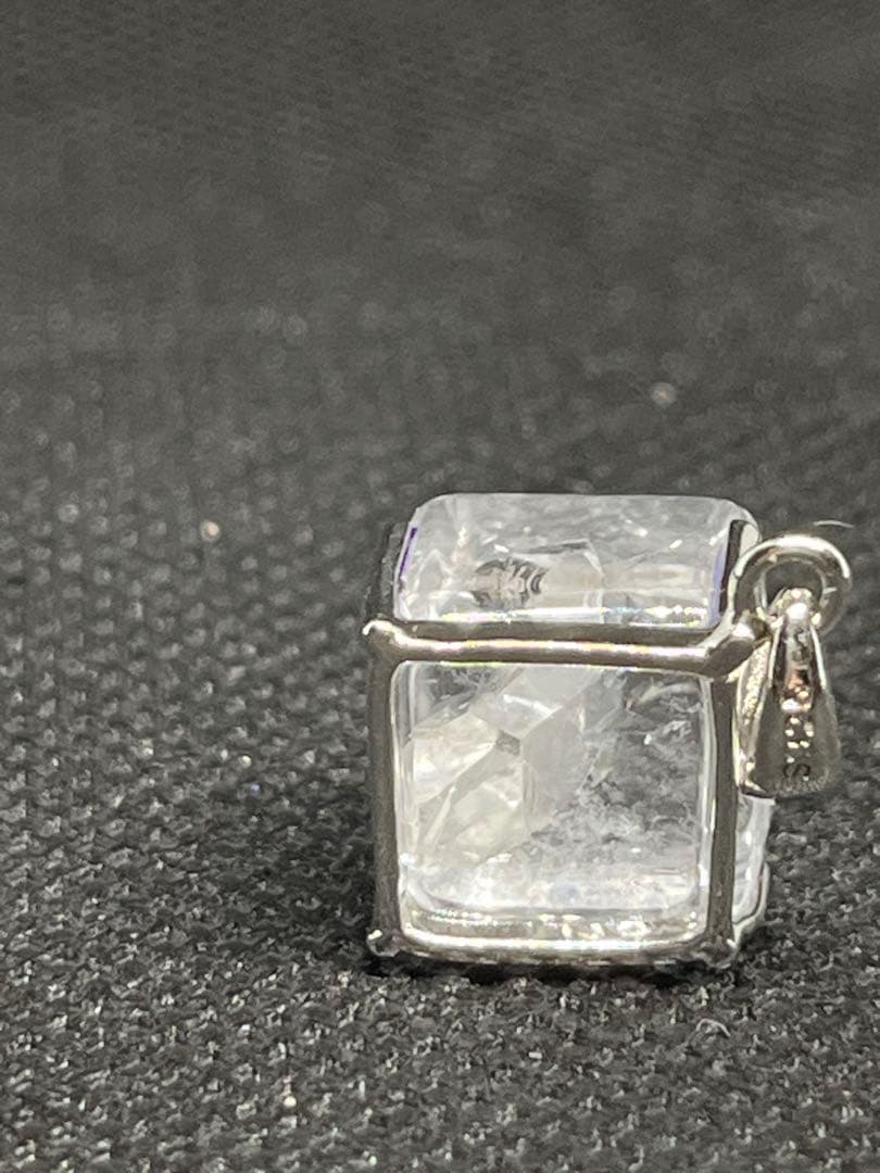 【希少・天然石】クォーツインクォーツ ペンダントトップ シルバー925キューブ型
