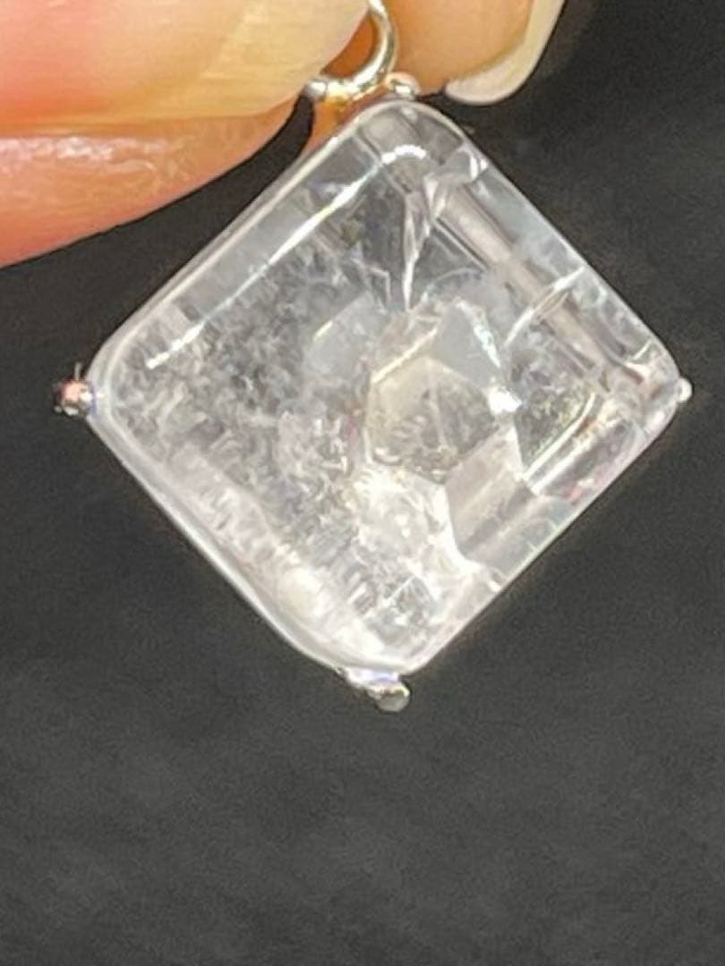 【希少・天然石】クォーツインクォーツ ペンダントトップ シルバー925キューブ型
