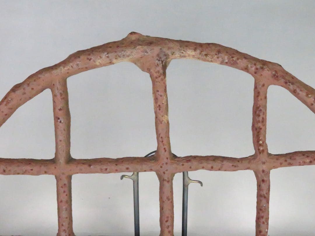 鉄製のオブジェ（すのこ）