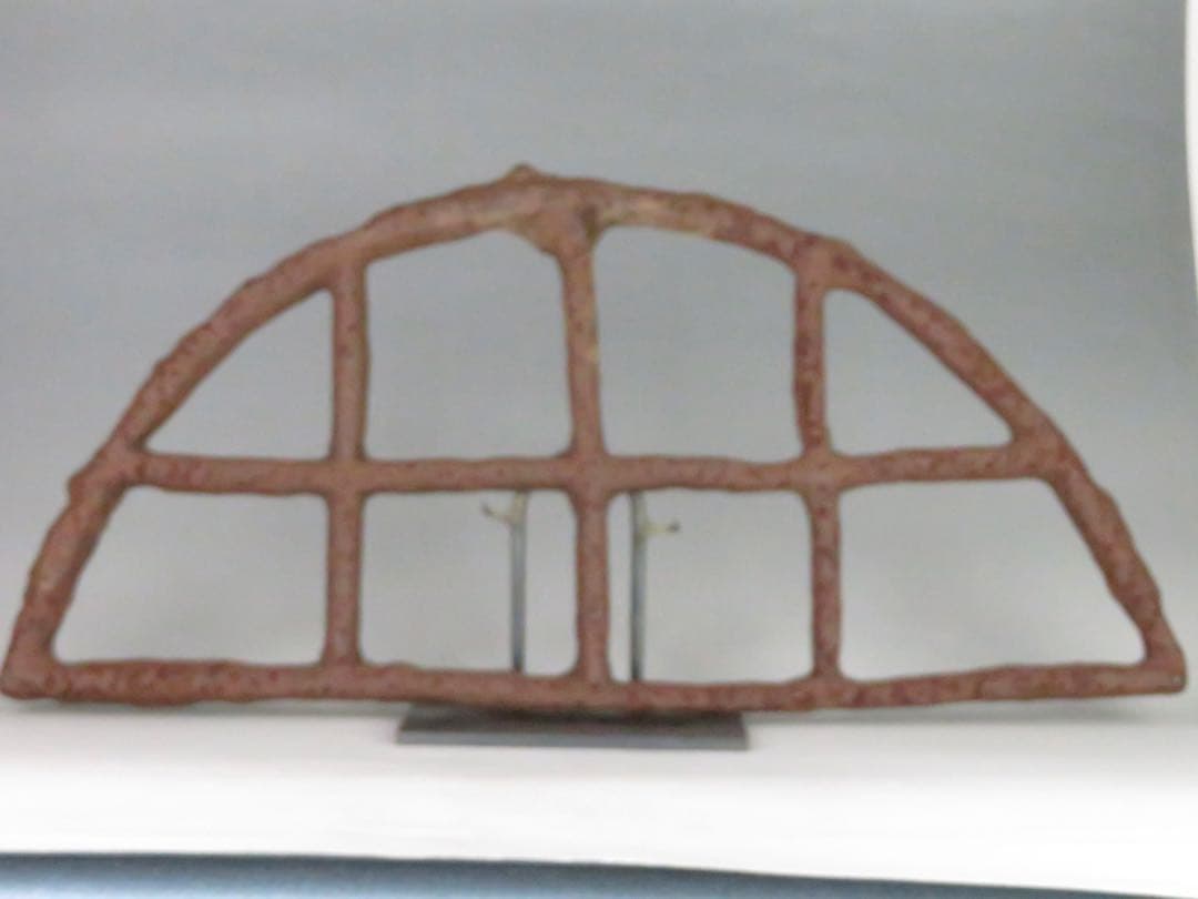 鉄製のオブジェ（すのこ）