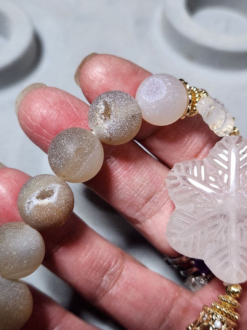 天然石ブレスレット　雪結晶　笑口フロストアゲート　笑口かわいい♡