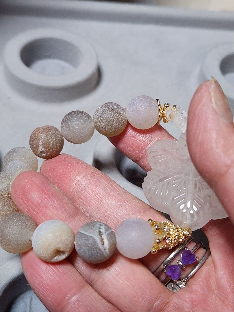 天然石ブレスレット　雪結晶　笑口フロストアゲート　笑口かわいい♡