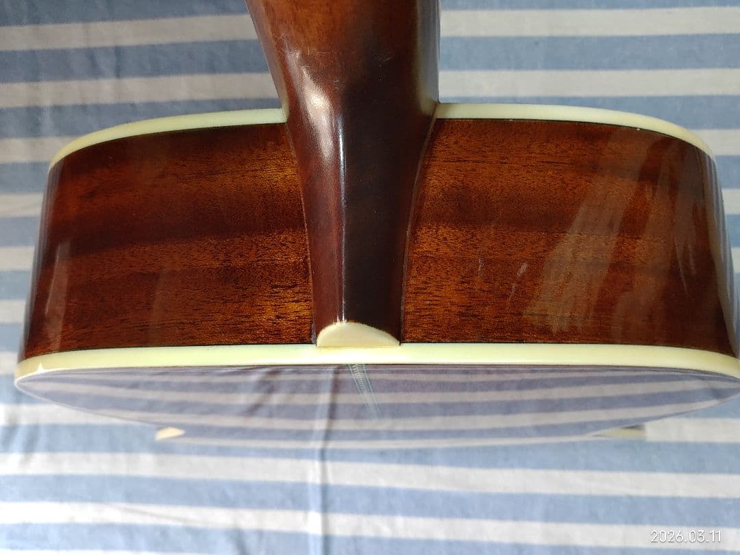 S YAIRIのOOOサイズのアコースティックギターYF-05/Nまずまず美品。