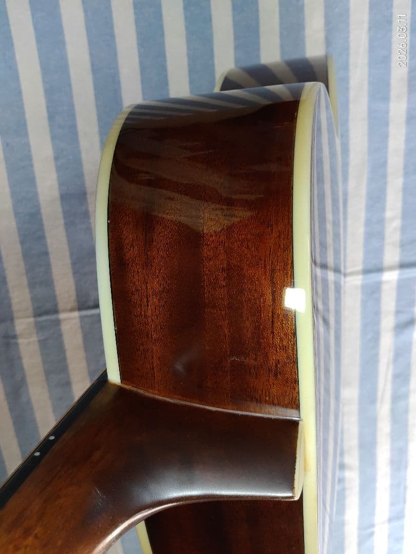 S YAIRIのOOOサイズのアコースティックギターYF-05/Nまずまず美品。