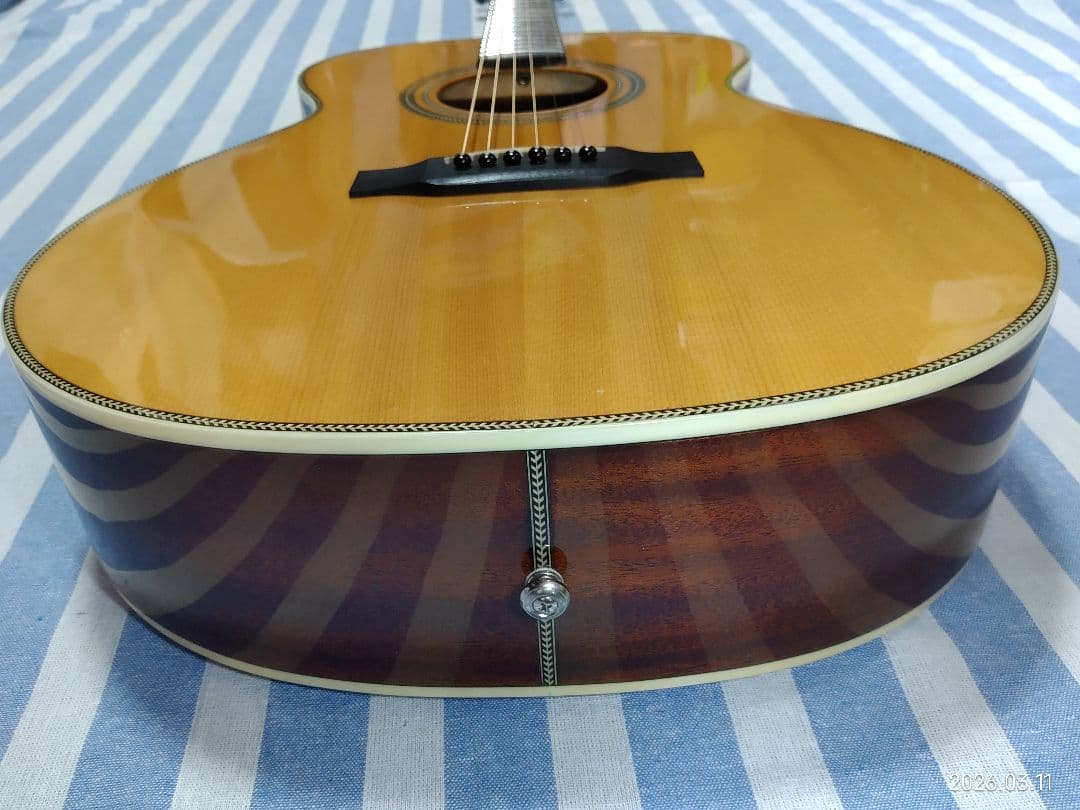 S YAIRIのOOOサイズのアコースティックギターYF-05/Nまずまず美品。