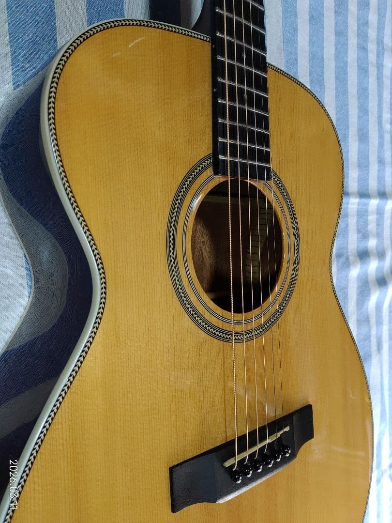 S YAIRIのOOOサイズのアコースティックギターYF-05/Nまずまず美品。