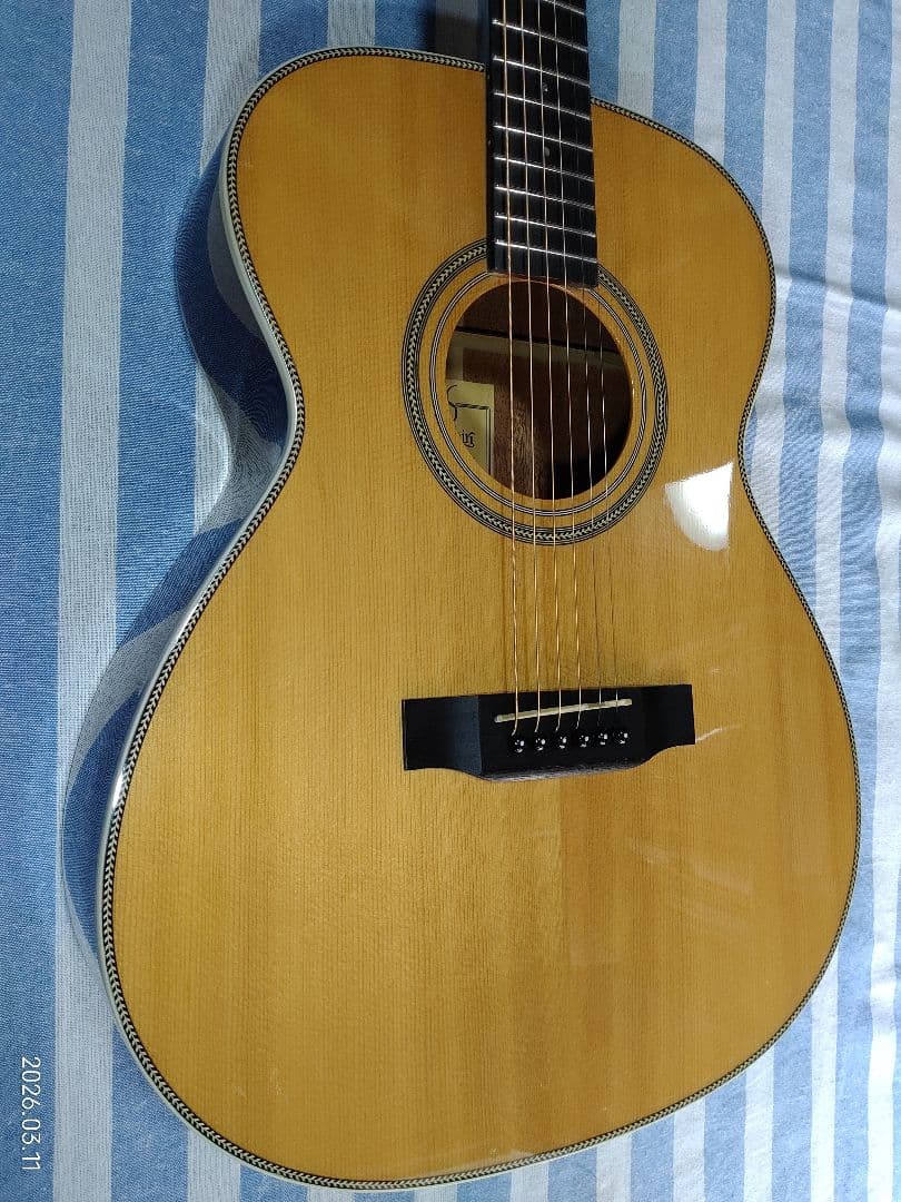S YAIRIのOOOサイズのアコースティックギターYF-05/Nまずまず美品。